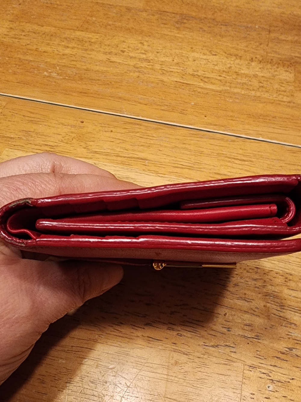 red calfskin Saint Laurent Classic Y compact wallet With a gold-toned Y logo - Picture 4 of 16